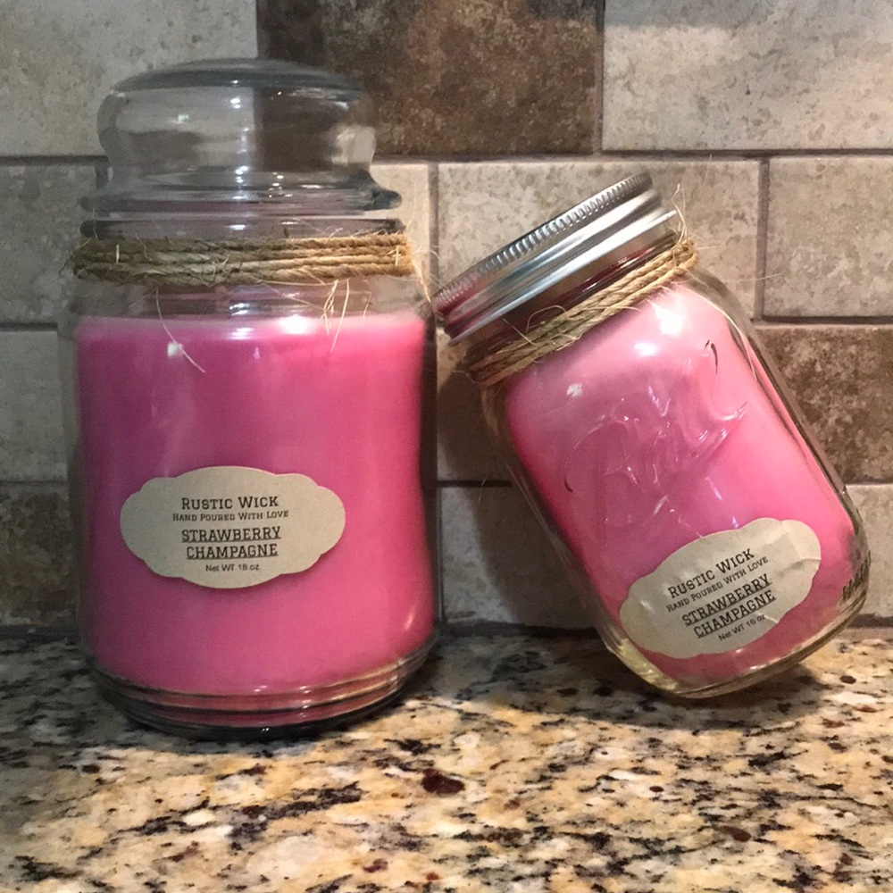 One (1) Strawberry Champagne Scented Candle - Picture 1 of 1